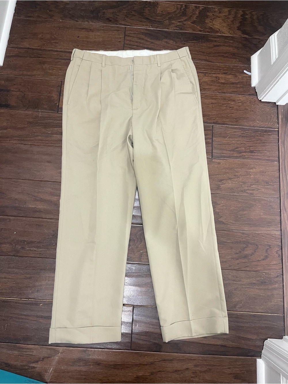 Haggar Men’s Pleated Dress Pants in Khaki 34 x 29